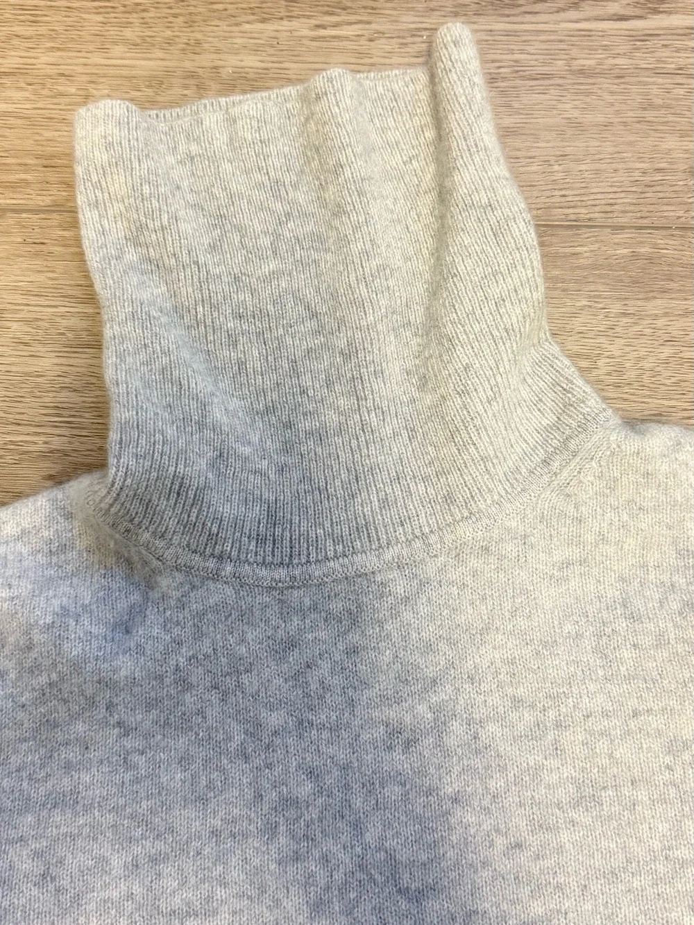 100% 2-Ply Cashmere Turtleneck Sweater Tahari - Picture 2 of 8
